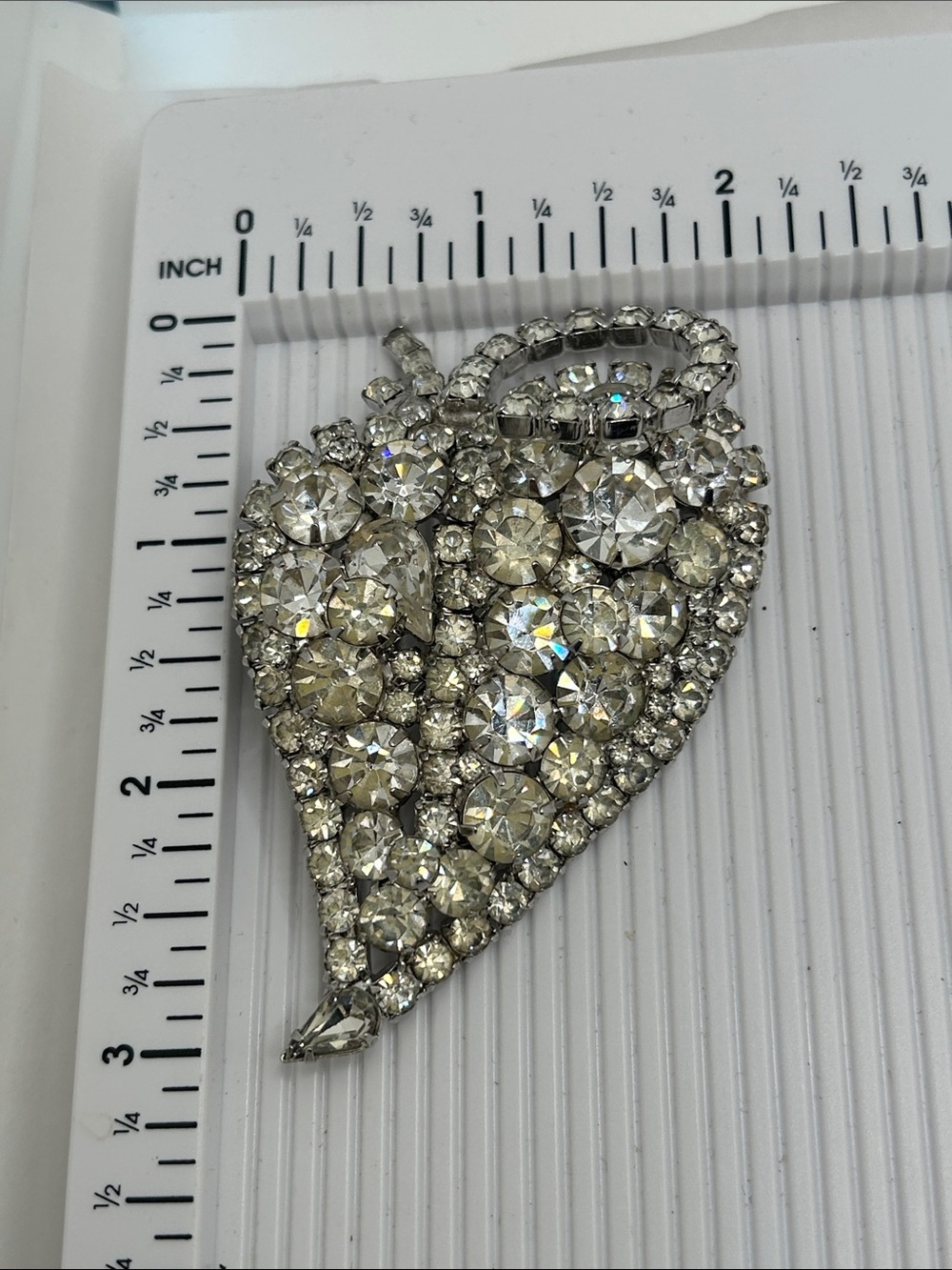 Vintage Silver and Clear Crystal Leaf Brooch - Huge Size - Picture 4 of 10